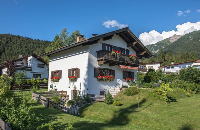 Tyrolean country house in Seefeld, cozy, can be lived in alone, quiet, close to the center.