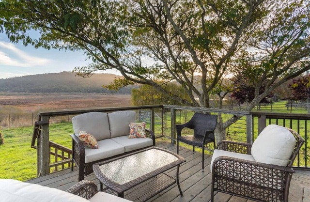 Tyto Alba | Serenity & Nature Views, Walk to Town