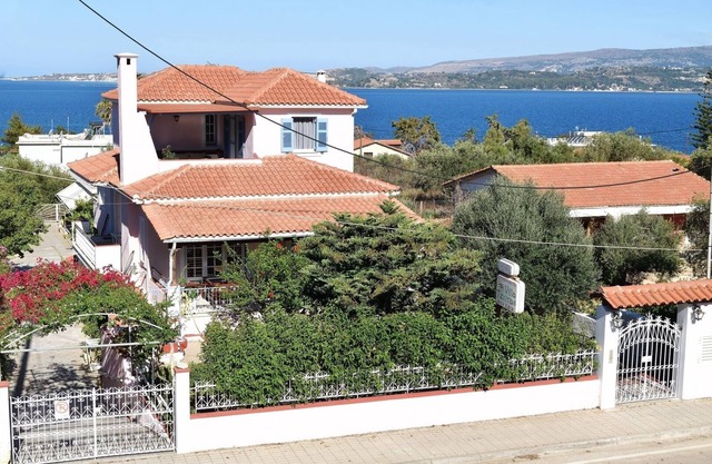 Tzivras Three-Bedroom Villa