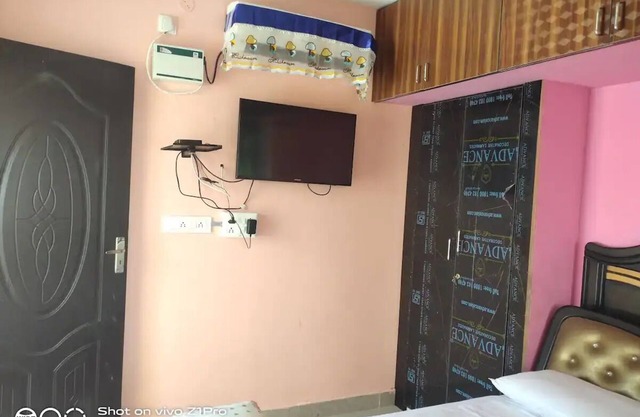 UK Farm Villa Thiruvallurnn