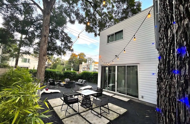 Ultimate 10BR Group Getaway—6min to Rainey Street