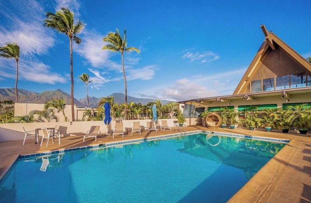 Ultimate Hawaii Getaway! 2 Gorgeous Ocean Front Rooms | Pool + Beach Access