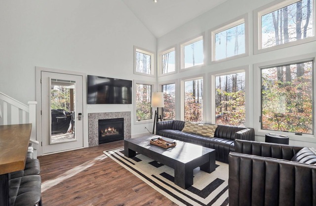 Ultimate Ski in, Ski Out Upper Level Condo #762 | Gas Fireplace | Remodeled