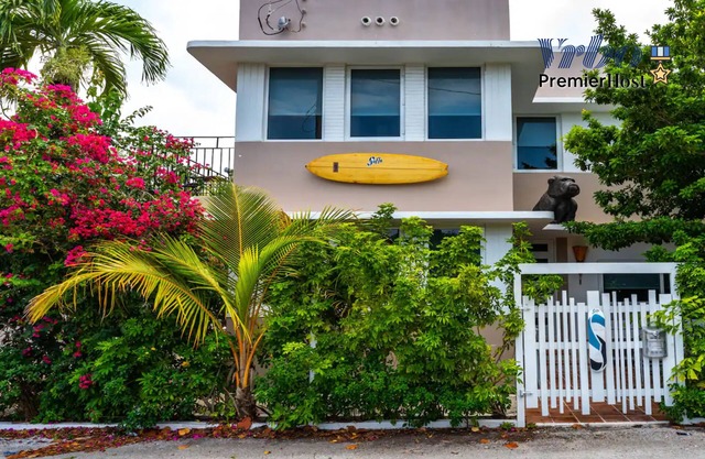 Unique Beach House Next to Beach/Park and Stores!n