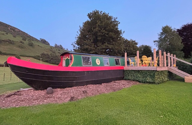 Unique Dryland Boat Retreat – Scenic Valley Views