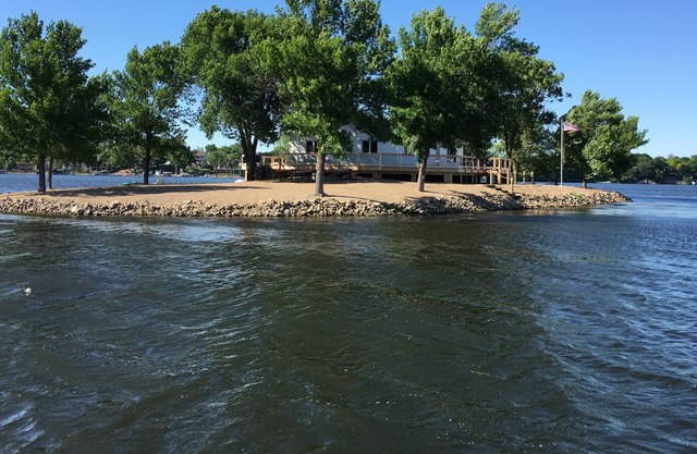 Unique Island Getaway On Prior Lake!