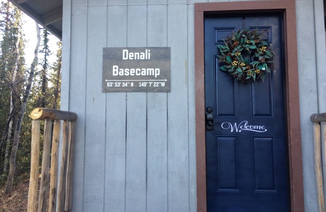 Unique, Quiet Cabin Near Denali with Full Kitchen, Alaskan Outhouse