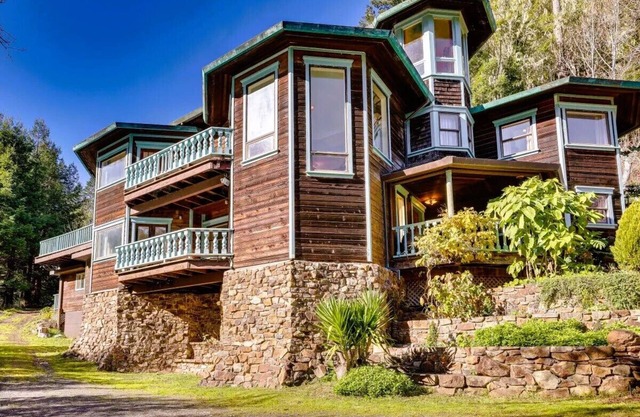 Unique & Spacious Secluded Woodland Home