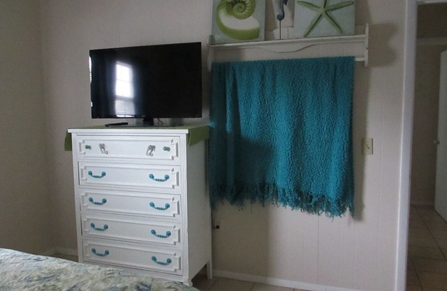 Unit 204 TWO BEDROOM POOL CLOSE TO BEACH! GREAT LOCATION!