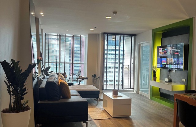 Unit Langsuan BTS Chidlom 2-Bedroom Apartment in the Heart of Bangkok with Wi-Fi