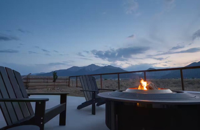 Unobstructed Mountain Views - Close to Everything! in Buena Vista, 4bd