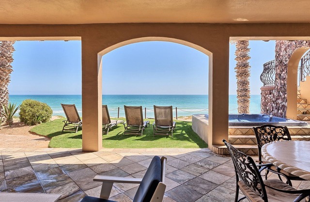 Unparalleled Luxury-Beach Front House On The Water Private Jacuzzi Grill