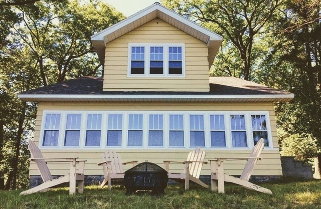 Unplug at "Mon Rav" on Hamlin. Lakefront getaway