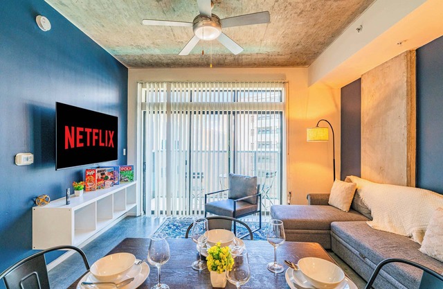 Unwind in PHX DT | Gym,Balcony,Pool,Parking,W/D