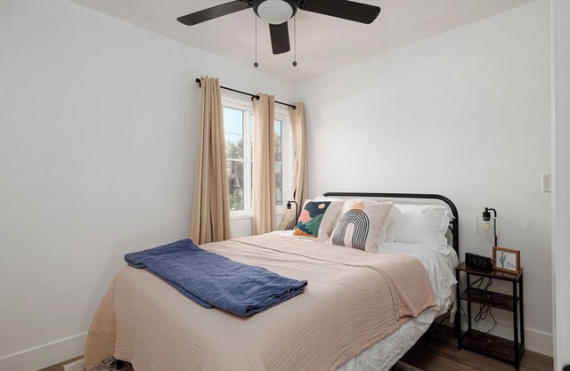 Updated 2BD w Desk Outdoor Space