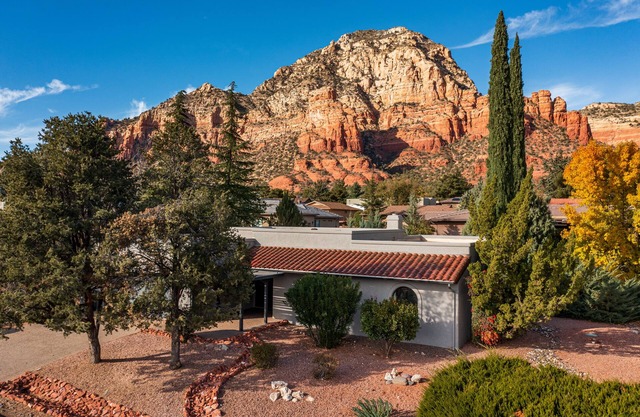 UPDATED, CLEAN, MODERN retreat, close to hiking, with stunning views.