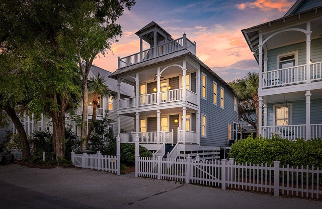 Updated Coast Cottage! Heated Pool, Private Beach Access - Close to EVERYTHING!