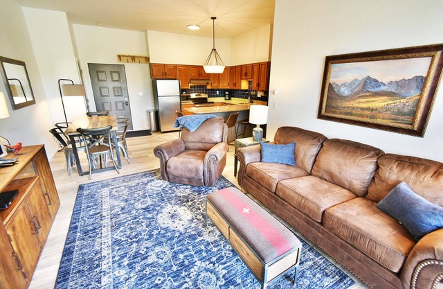 Updated Condo. Near Trails. Easy Drive to Dining, Shops, Events, Activities