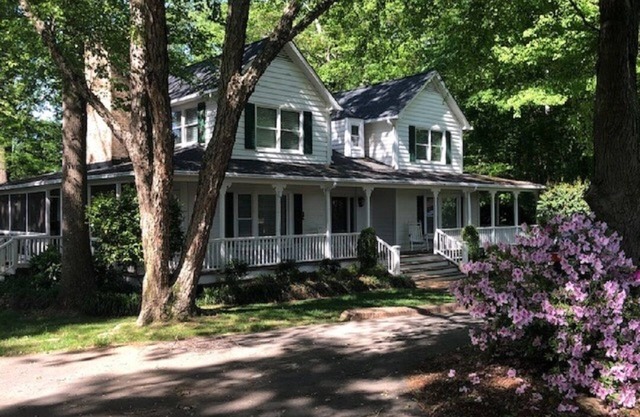 Updated Farmhouse - Great rates on extended stays