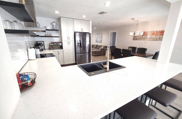 Updated Spacious. 5 Min to Manasota Beach. Loaded w/amenities. Pets Welcome!