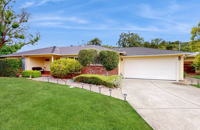 Updated & Sunny Sonoma 1950s Ranch Near Santa Rosa & Wineries