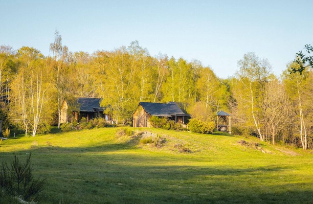 Upmarket CABANE-Lodge with PRIVATE SPA near LACS D'AUVERGNE