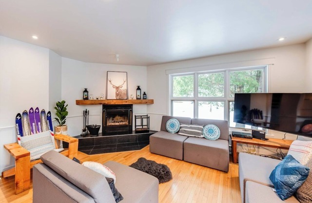 Upper Twin House 1817 - Cottage with a spa, 2 minutes from the Mont-Sainte-Anne