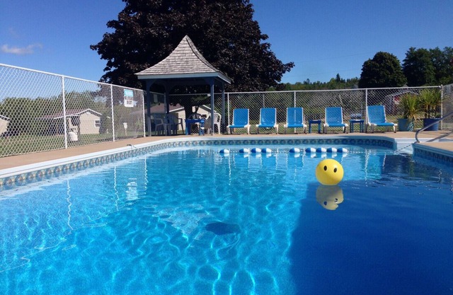 Upscale 2 bedroom fully equipped cottage