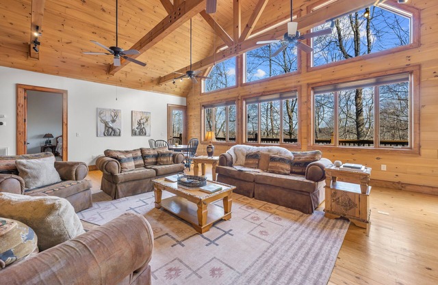 Upscale Modern Cabin in Private Setting