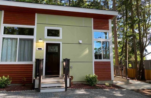 Upscale Modern Private Cottage