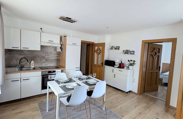 UPSTAIRS, 2 BEDROOMS APARTMENT - small room with double bed