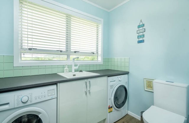 UPSTAIRS APARTMENT at Onepu Moana Retreat with SpaPool