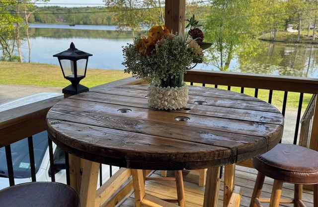 Upstate Lake house Retreat- very cozy, stunning views & exquisitely clean