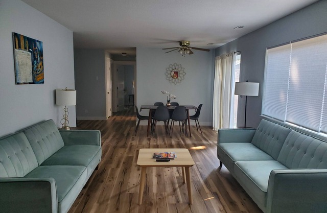 Urban/Beach Complex-Downtown!-Walkable-Remodel- Bikes-Kayaks
