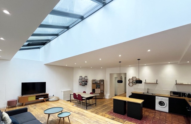 Urban Flat 186 - Spacious 3 Bedroom Flat in Paris