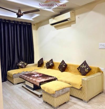 Urban oasis Modern 3BHK, sandy cafe with balcony views