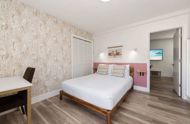 URBAN4-2 | relax after exploring like a chic local