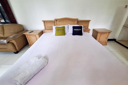 Urbanview Hotel Kusuma Garden Cianjur