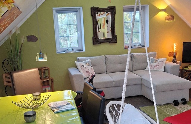 Urgemütliche Ferienwohnung, Offenes Spitzdach Nähe Weinanbaugebieten