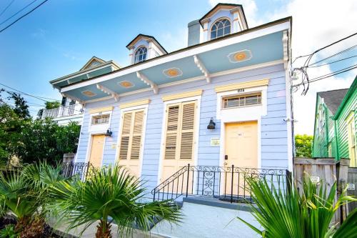 Ursulines Historic Creole Cottage (D) Steps to Qtr