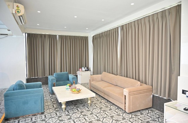 Urvi Banquets & Guest House