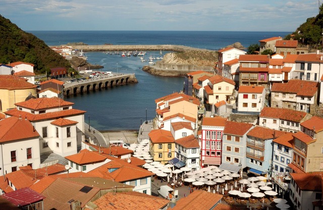 V. V. El Portiello, rural house with a unique landscape protected from Asturias