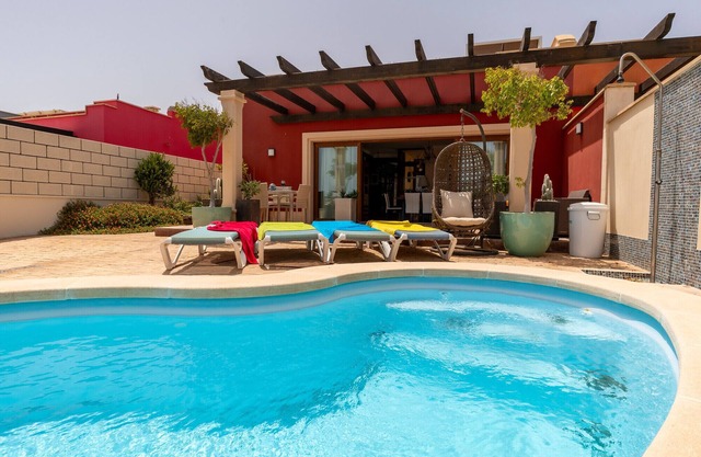 V8 – Luxurious villa for up to 10 people