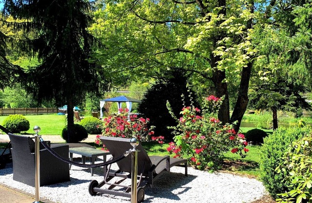 Vacation apartment on the upper floor with large garden and access to the Waldnaab