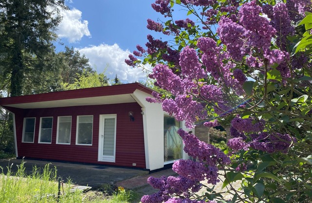 Vacation home with large garden and sun terrace, bathing lakes nearby