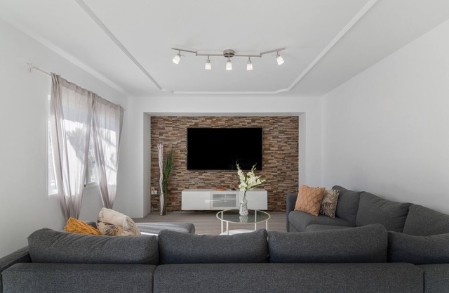 Vacation Home 'Zoiben' with Mountain View, Private Terrace and Wi-Fi