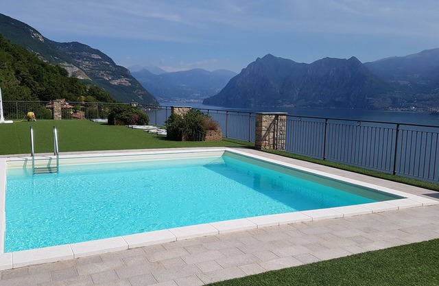 Vacation apartment with wonderful panoramic lake view, 2 terraces, pool, parking lot