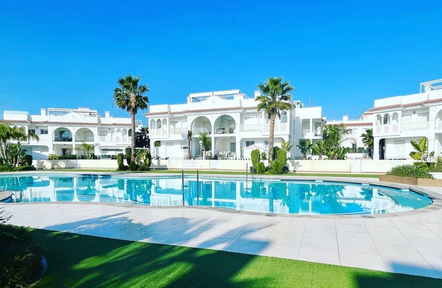 Vacation apartment with pool for 6 people in a prime location