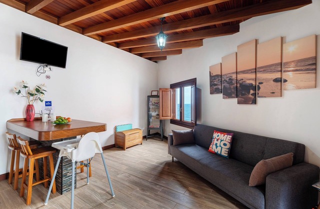 Vacation Apartment 'Casa Frente Al Mar La Ponderosa' with Sea View, Private Terrace and Wi-Fi