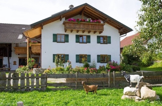 Vacation apartment/apartment for 4 guests with 65m² in Burggen (133156)